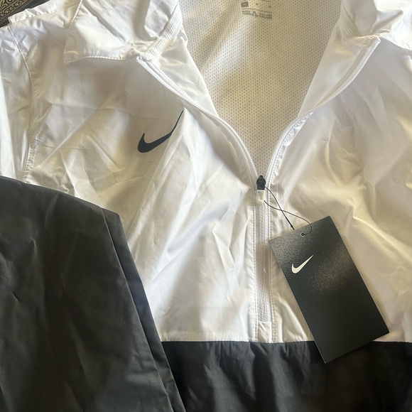 Nike Jacket - Picture 2 of 10